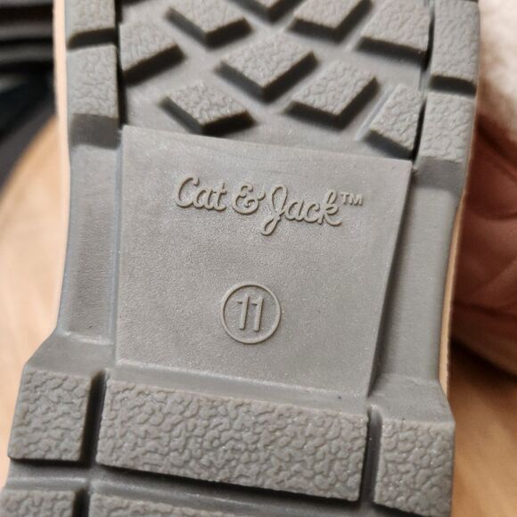 Cat & Jack Girls’ Winter Boots + Minnie Mouse Hat & Gloves – Size 11 - Picture 4 of 10